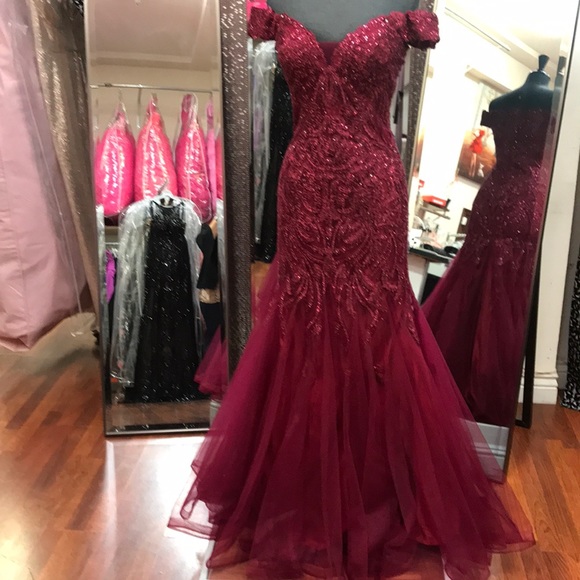 Formal dress - Picture 1 of 2